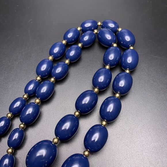 Monet Long Navy Blue Beaded Necklace Vintage Plastic Oval Bead Gold Tone Classic - Picture 4 of 6